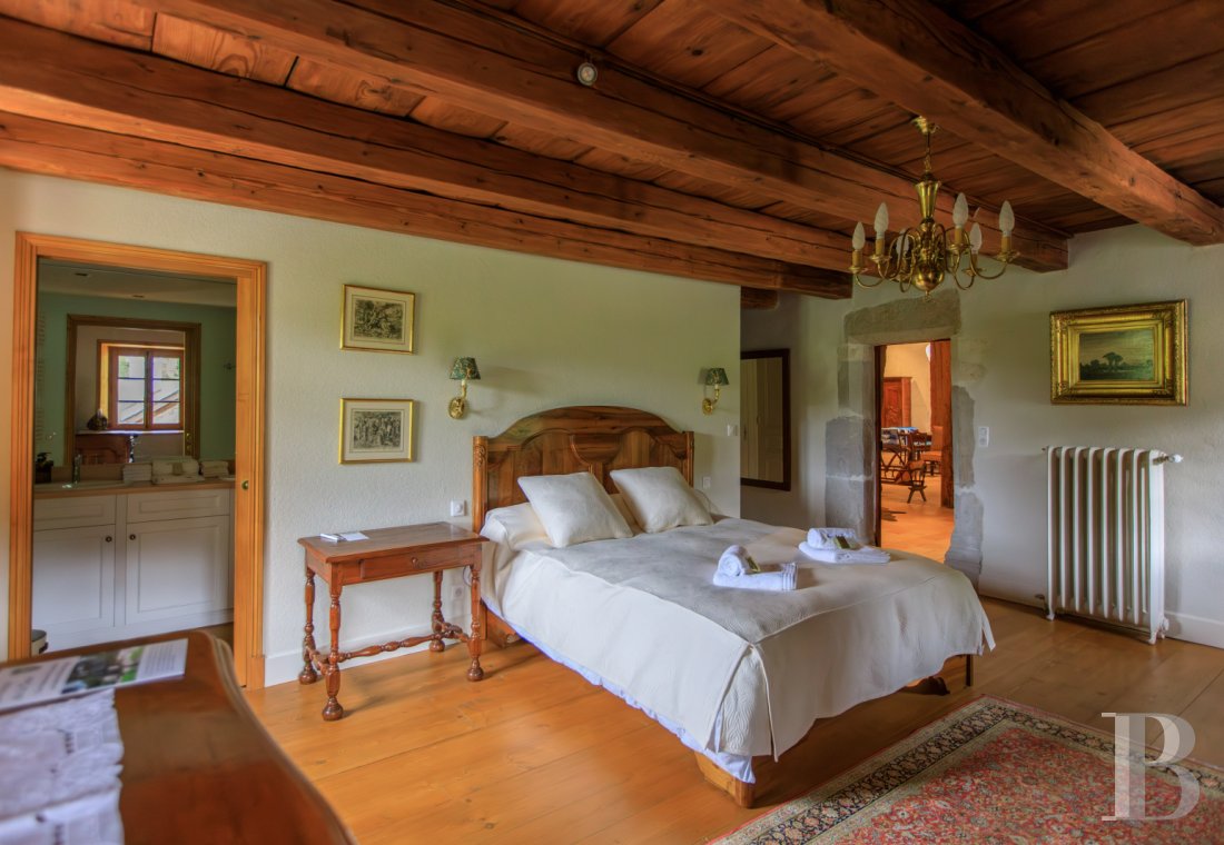 A former livestock farm which has been transformed into a vast, comfortable home near to Nantua in the Haut-Bugey region - photo  n°22